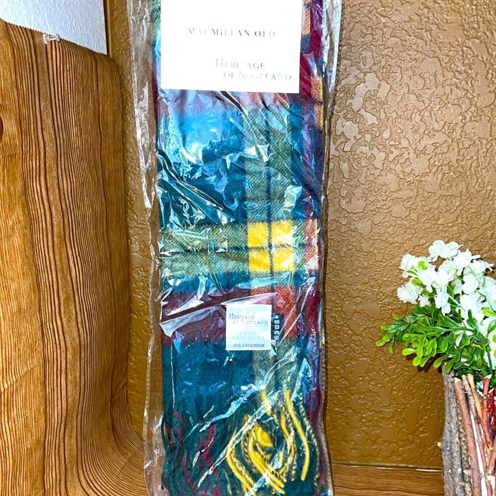 Brand new scarf
